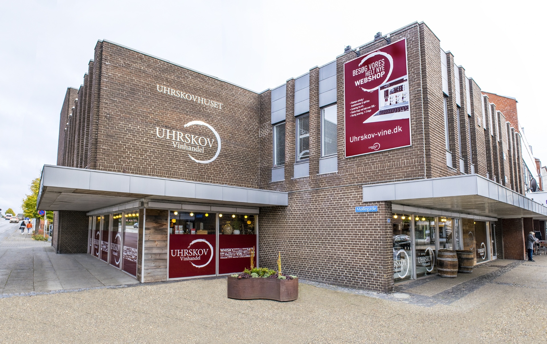 Nye Uhrskov Vinhandel Facade